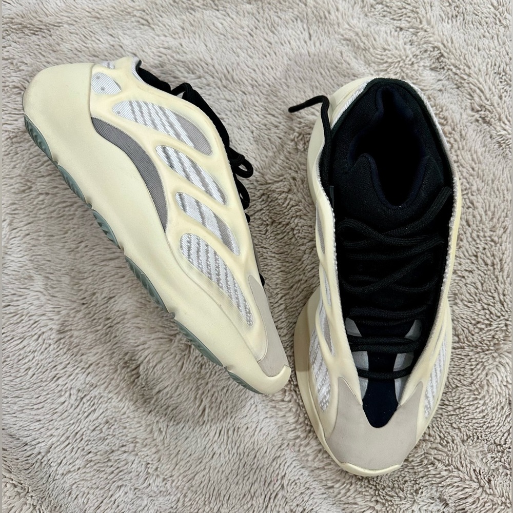 Yeezy 700
